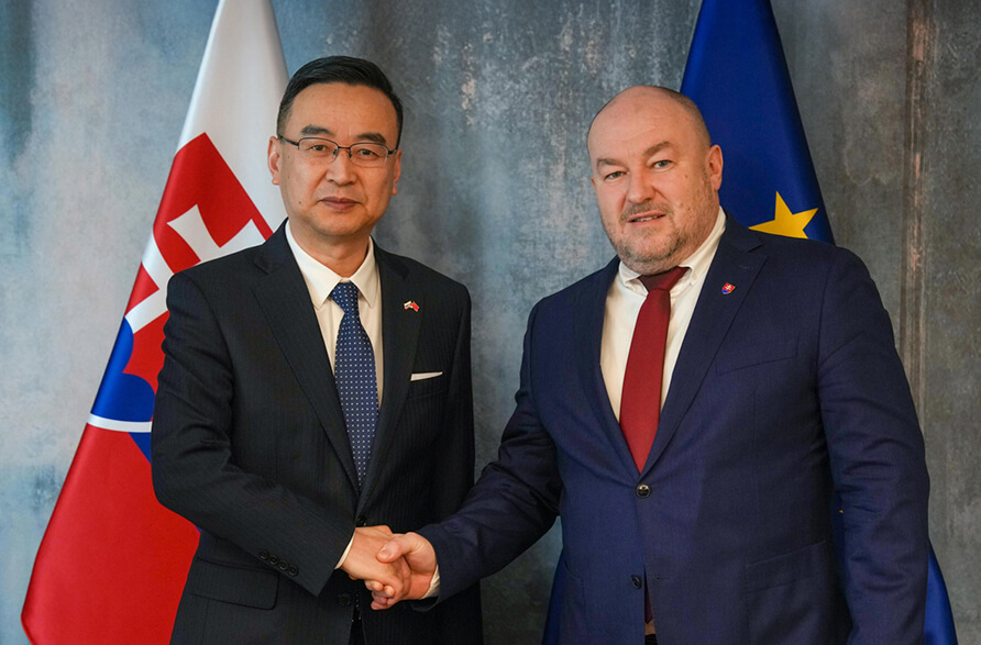 Minister cestovného ruchu a športu SR Rudolf Huliak prijal veľvyslanca Čínskej ľudovej republiky na Slovensku